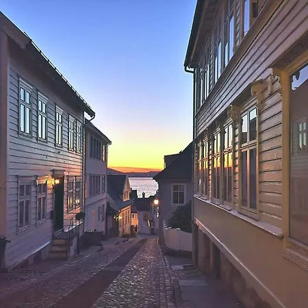 Spacious And Bright - Unbeatable Location Lägenhet